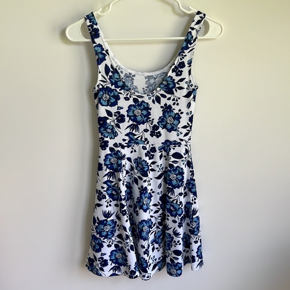 H&M Scoop Front/Back Flower Dress - Picture 3 of 4